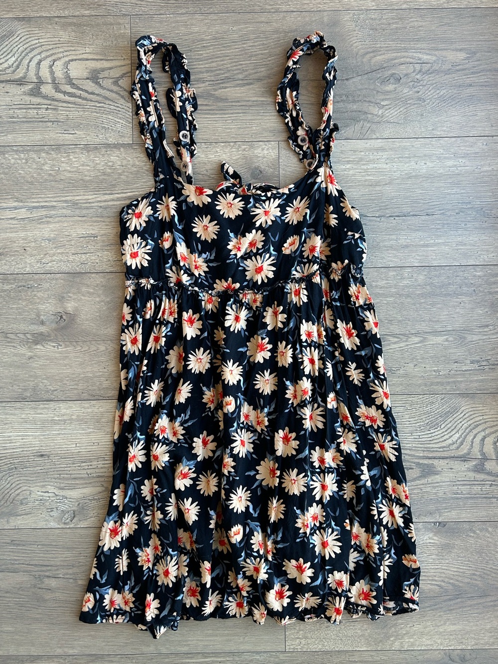 Easel Floral Sundress with Cream and Red Daisies